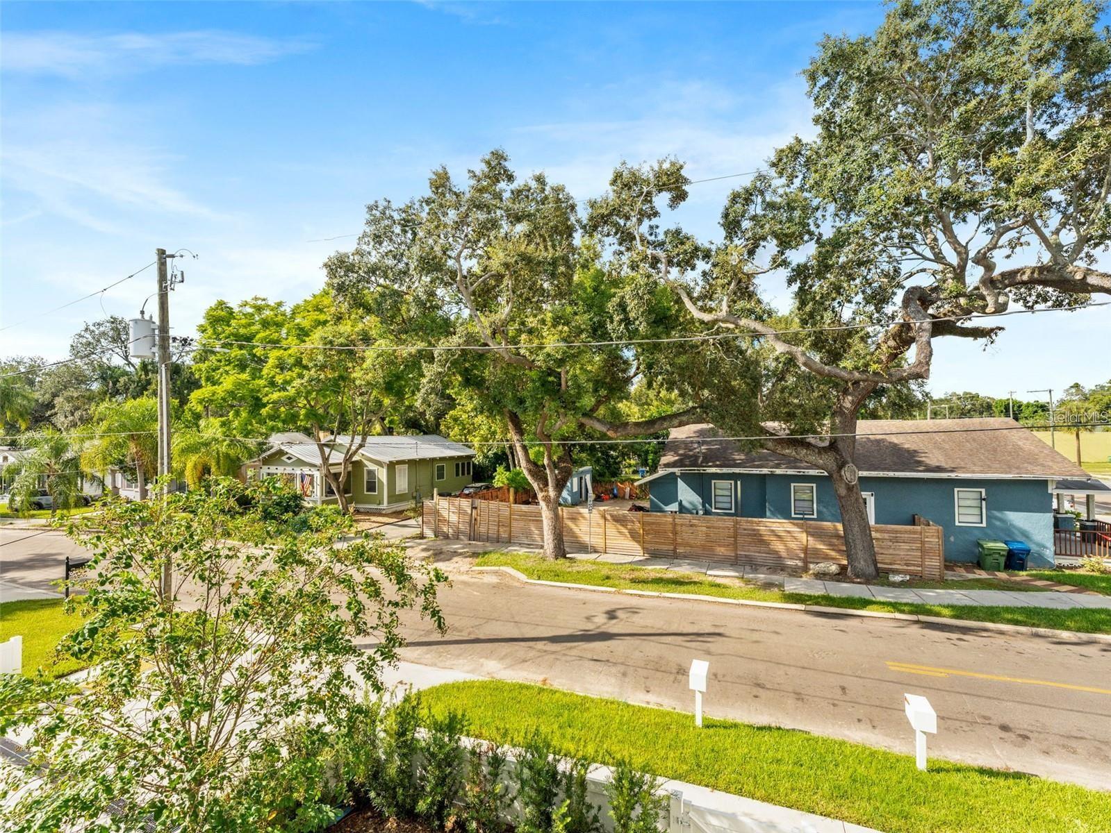 D6E | ADALEE STREET TOWNHOMES - Residential