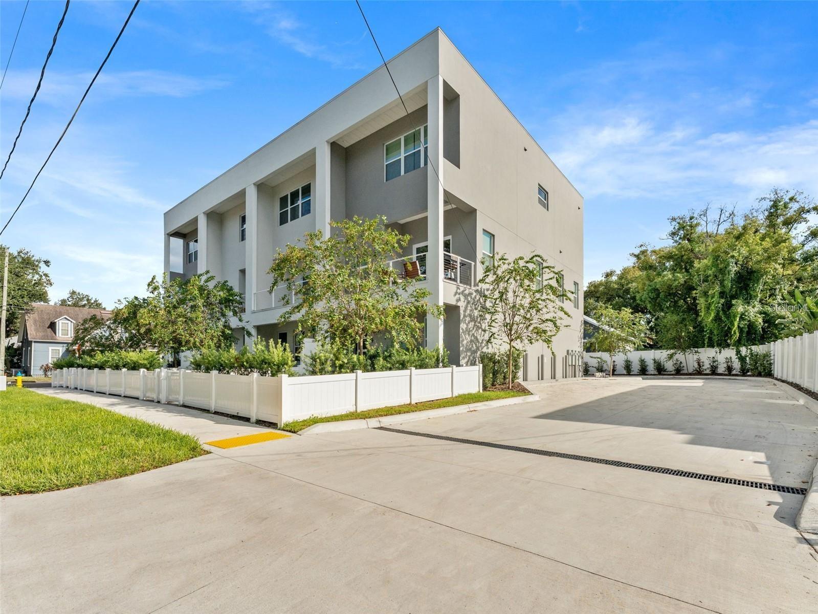 D6E | ADALEE STREET TOWNHOMES - Residential