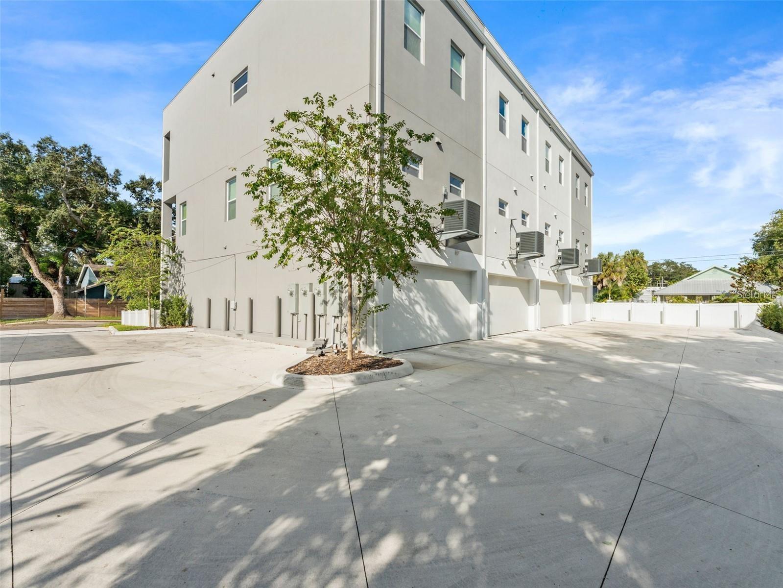 D6E | ADALEE STREET TOWNHOMES - Residential