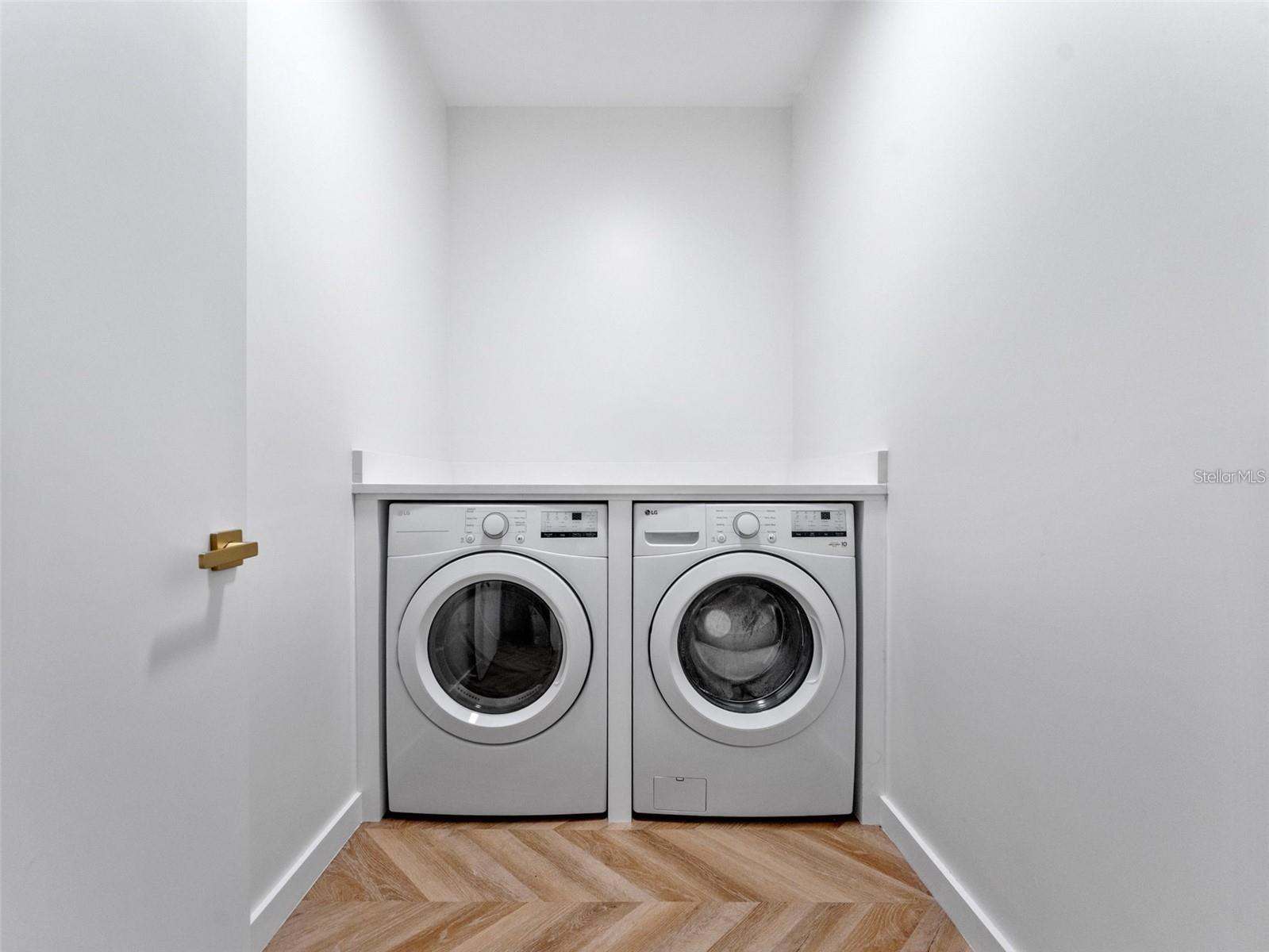 D6E | ADALEE STREET TOWNHOMES - Residential