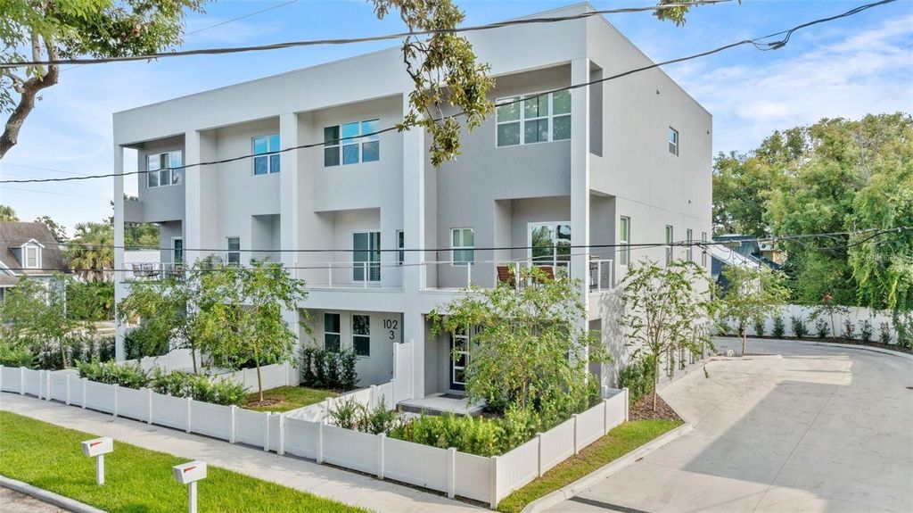 Photo of 102 W Adalee St #4, Tampa, FL 33603 (MLS # TB8463520)