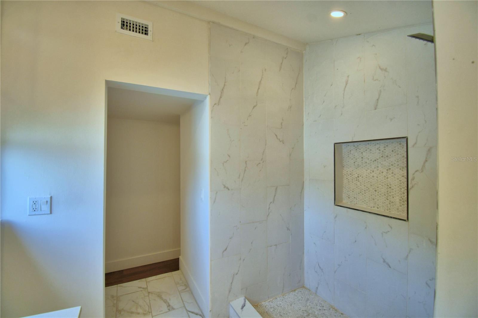 EAST VIEW PKWY - Residential