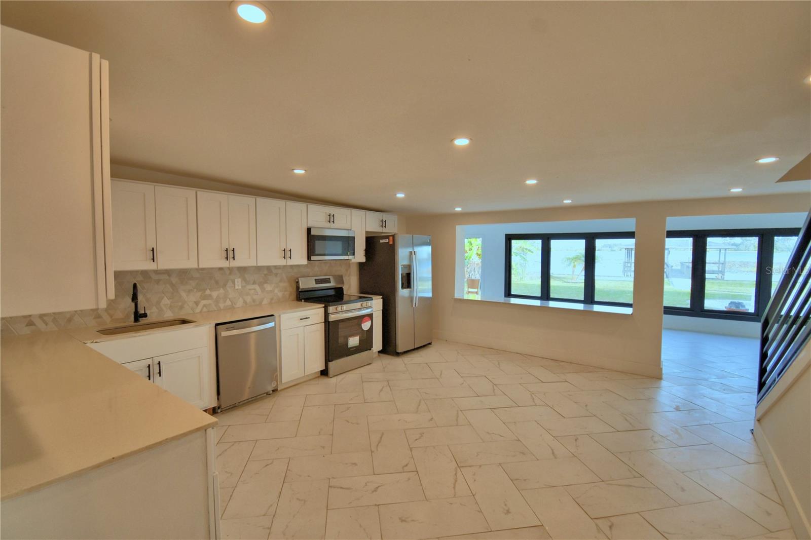 EAST VIEW PKWY - Residential