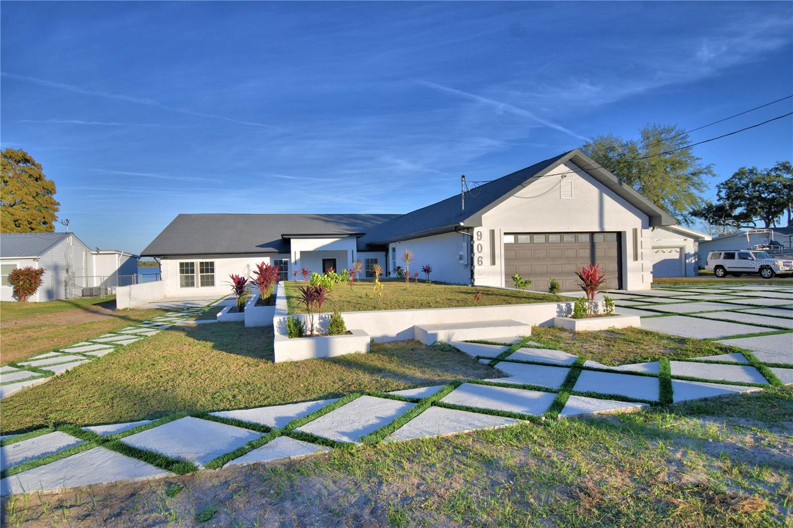 EAST VIEW PKWY - Residential