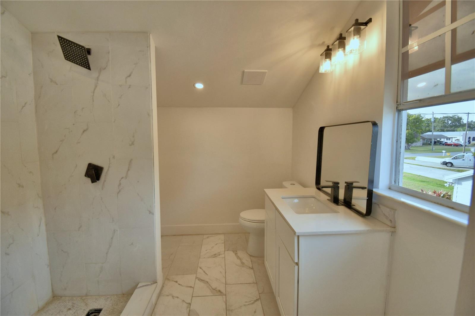 EAST VIEW PKWY - Residential