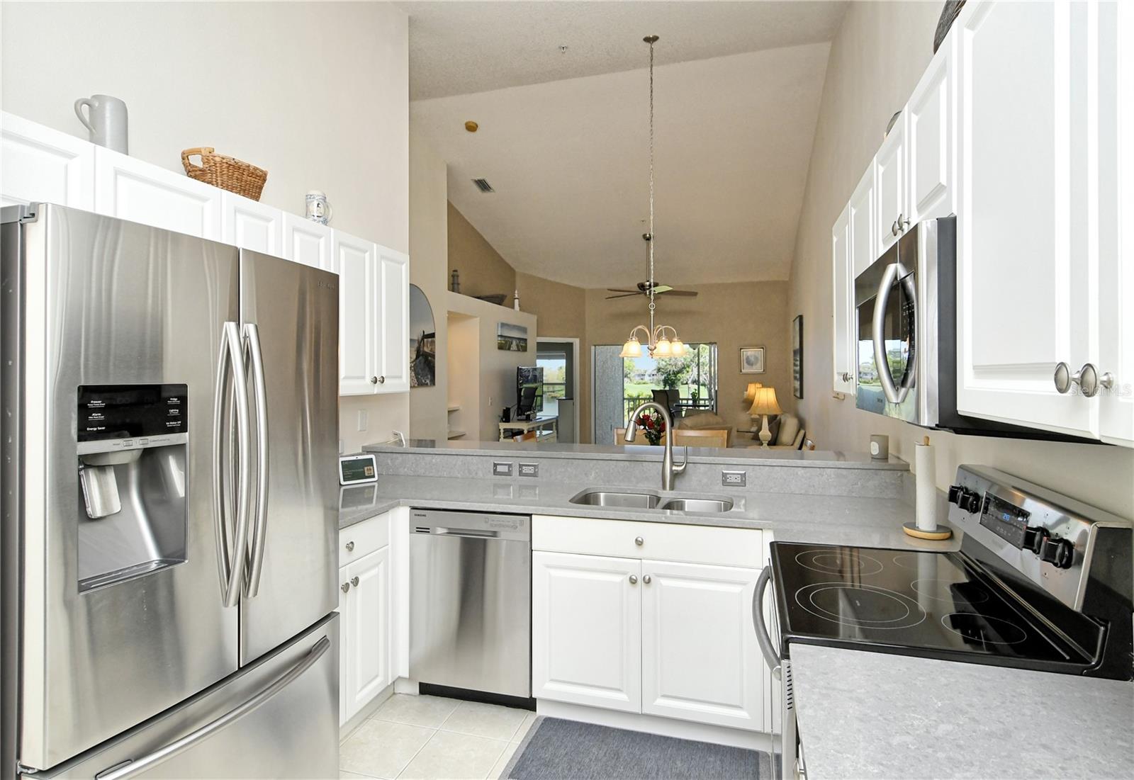 HERITAGE OAKS GOLF & COUNTRY CLUB - Residential