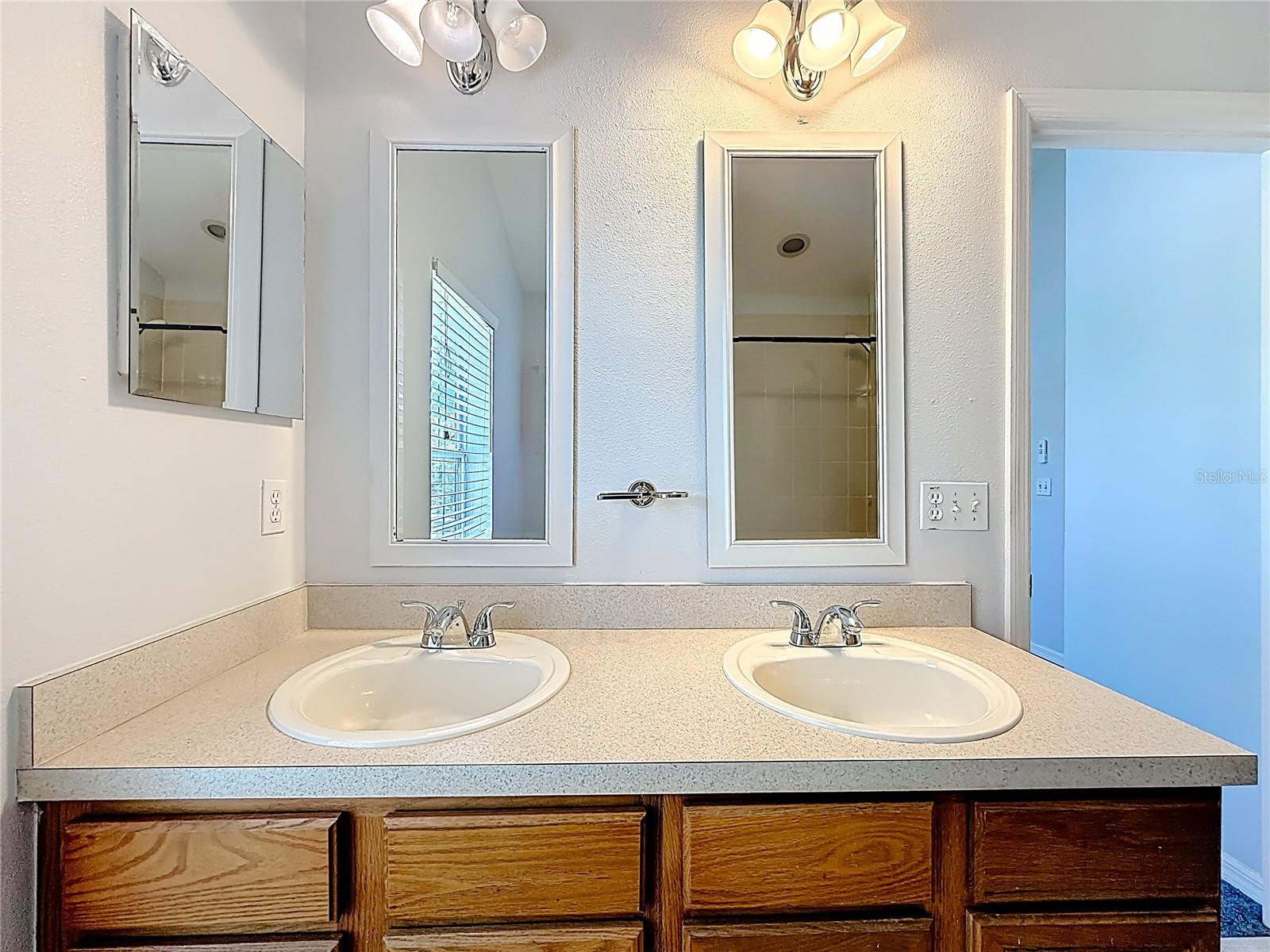 VISTA LAKES TOWN CENTER 51 07 - Residential