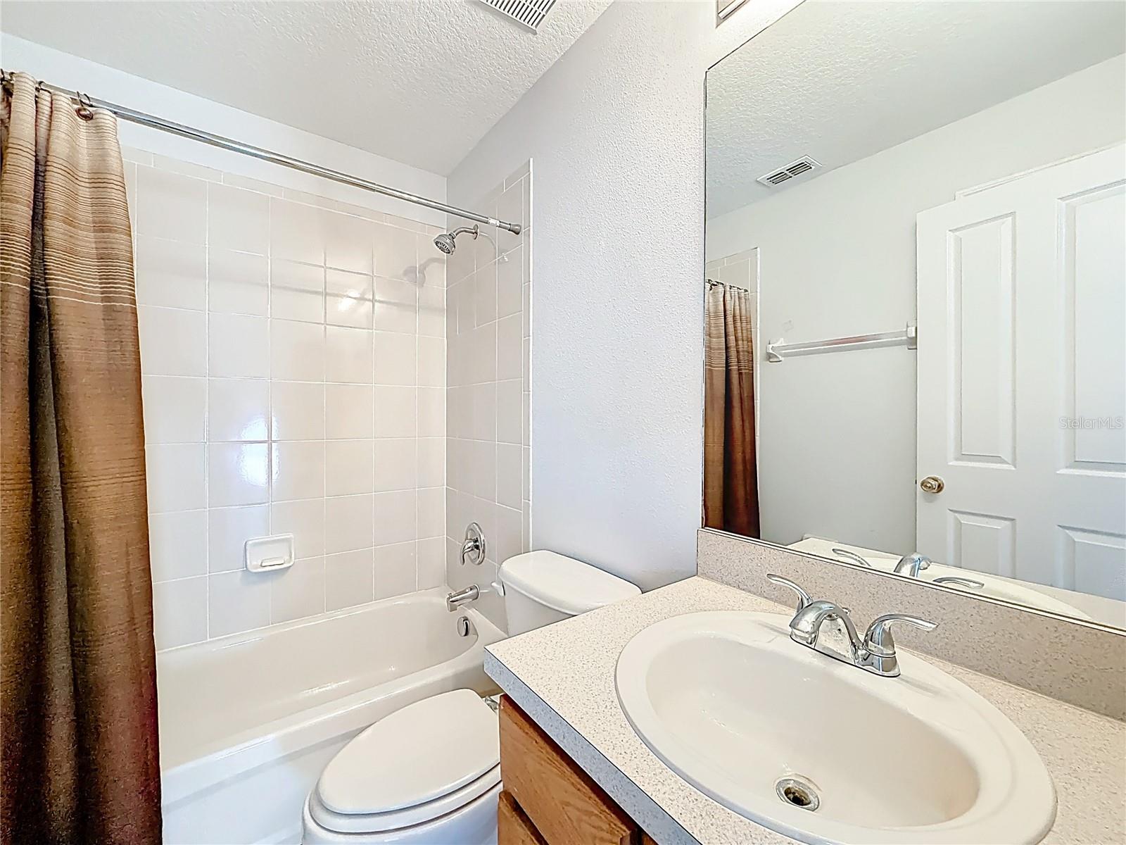 VISTA LAKES TOWN CENTER 51 07 - Residential