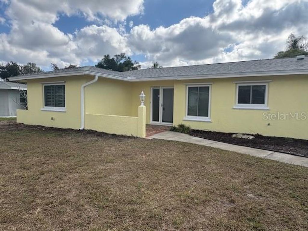 Photo of 600 S Neponsit Drive, Venice, FL 34293 (MLS # A4677377)