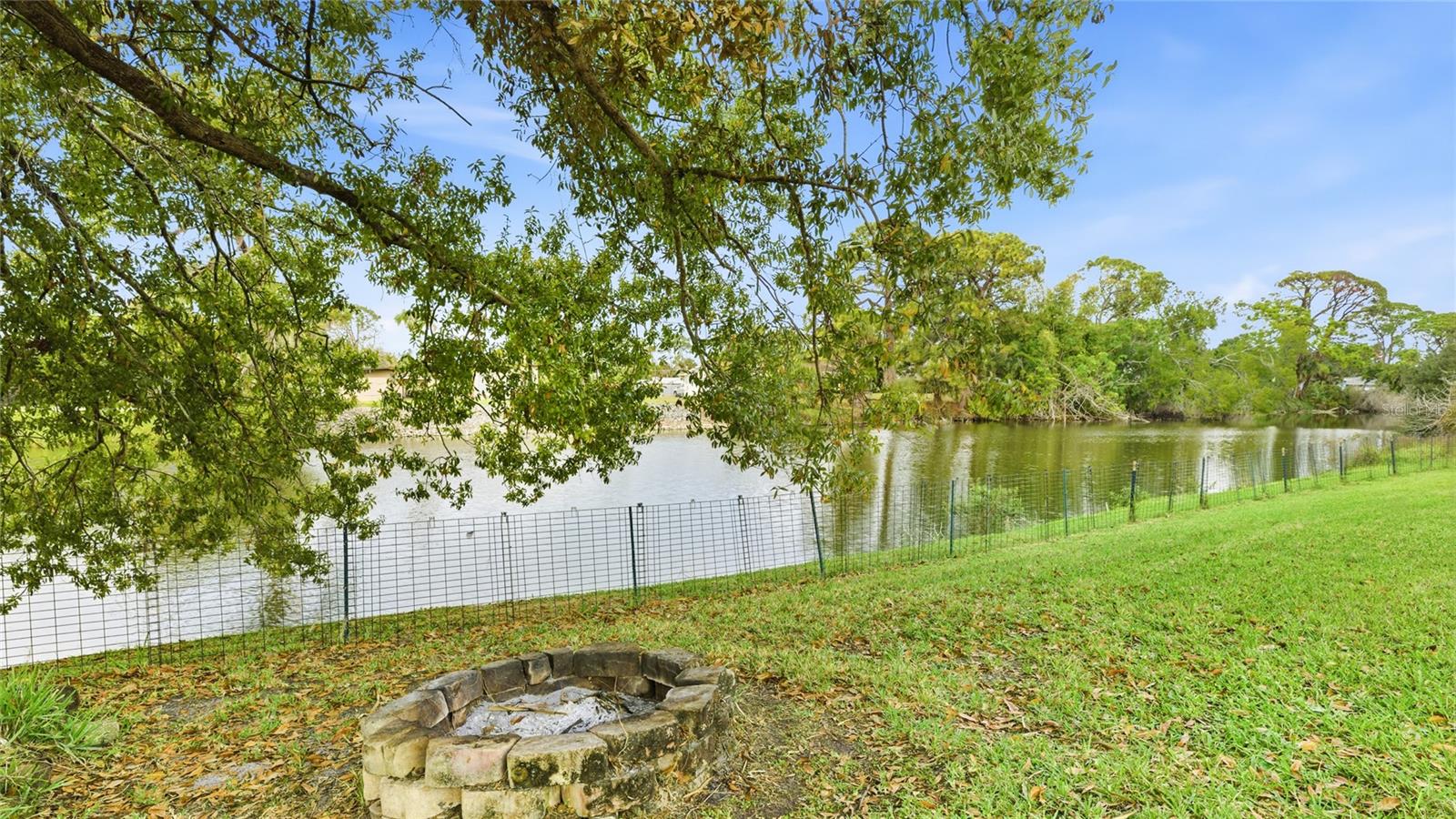 LAKE IN THE WOODS - Residential