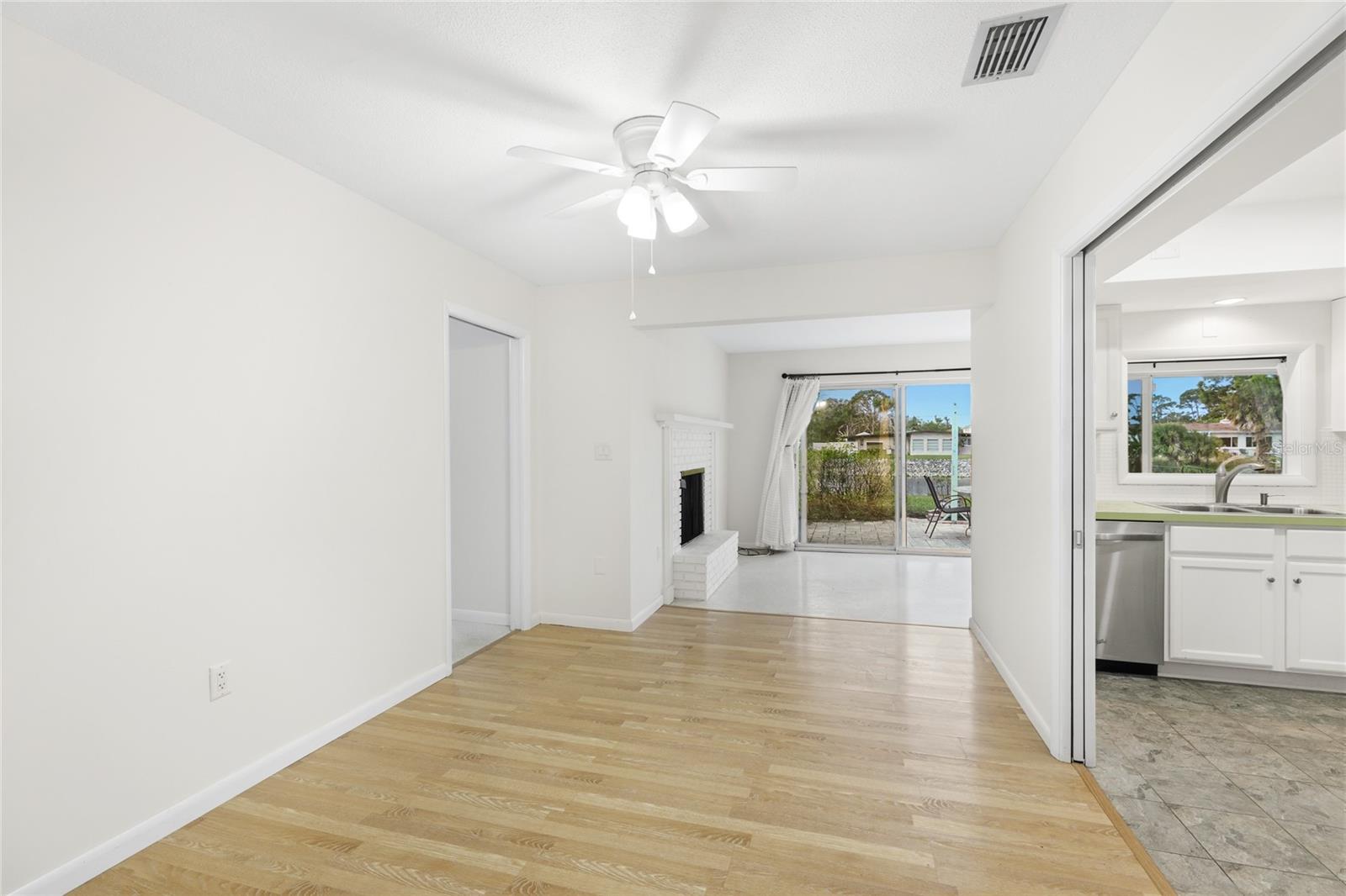 LAKE IN THE WOODS - Residential