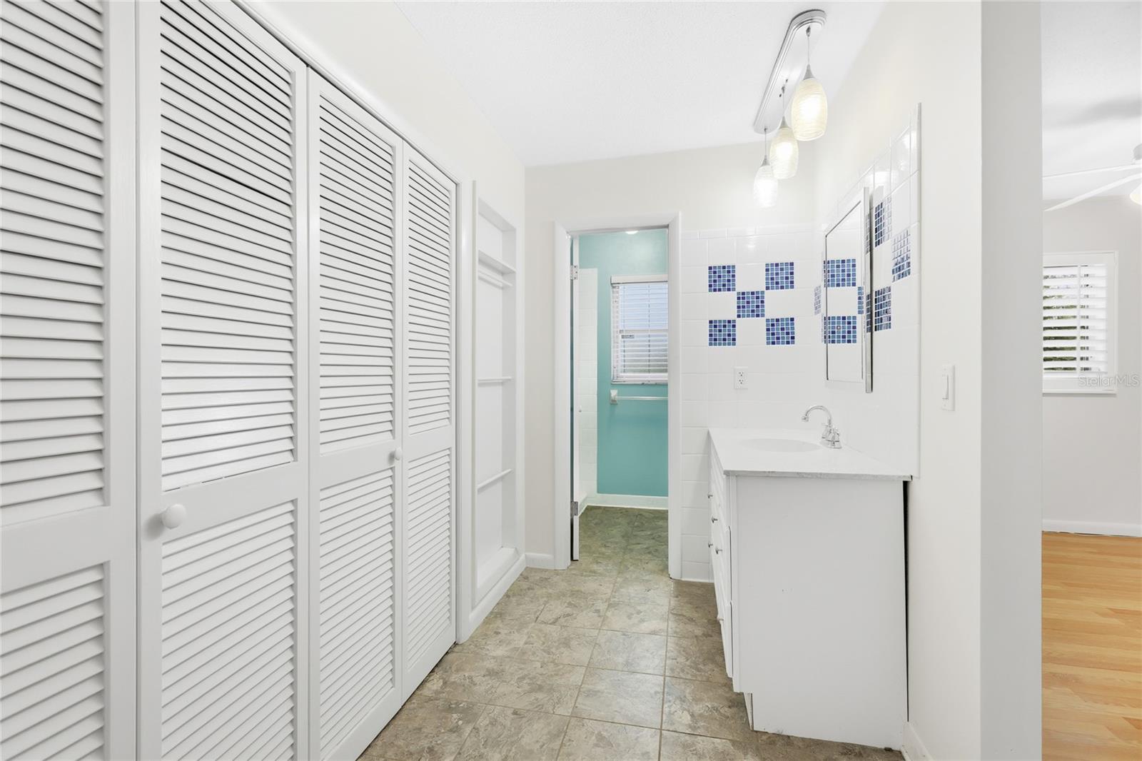 LAKE IN THE WOODS - Residential