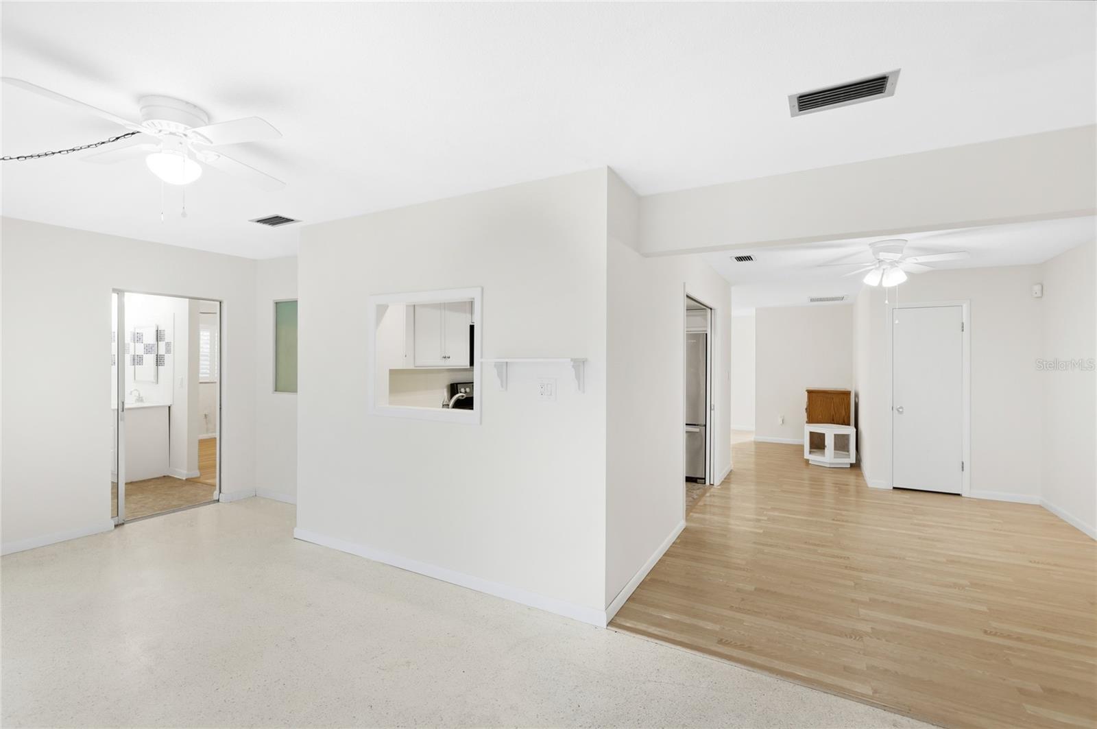 LAKE IN THE WOODS - Residential