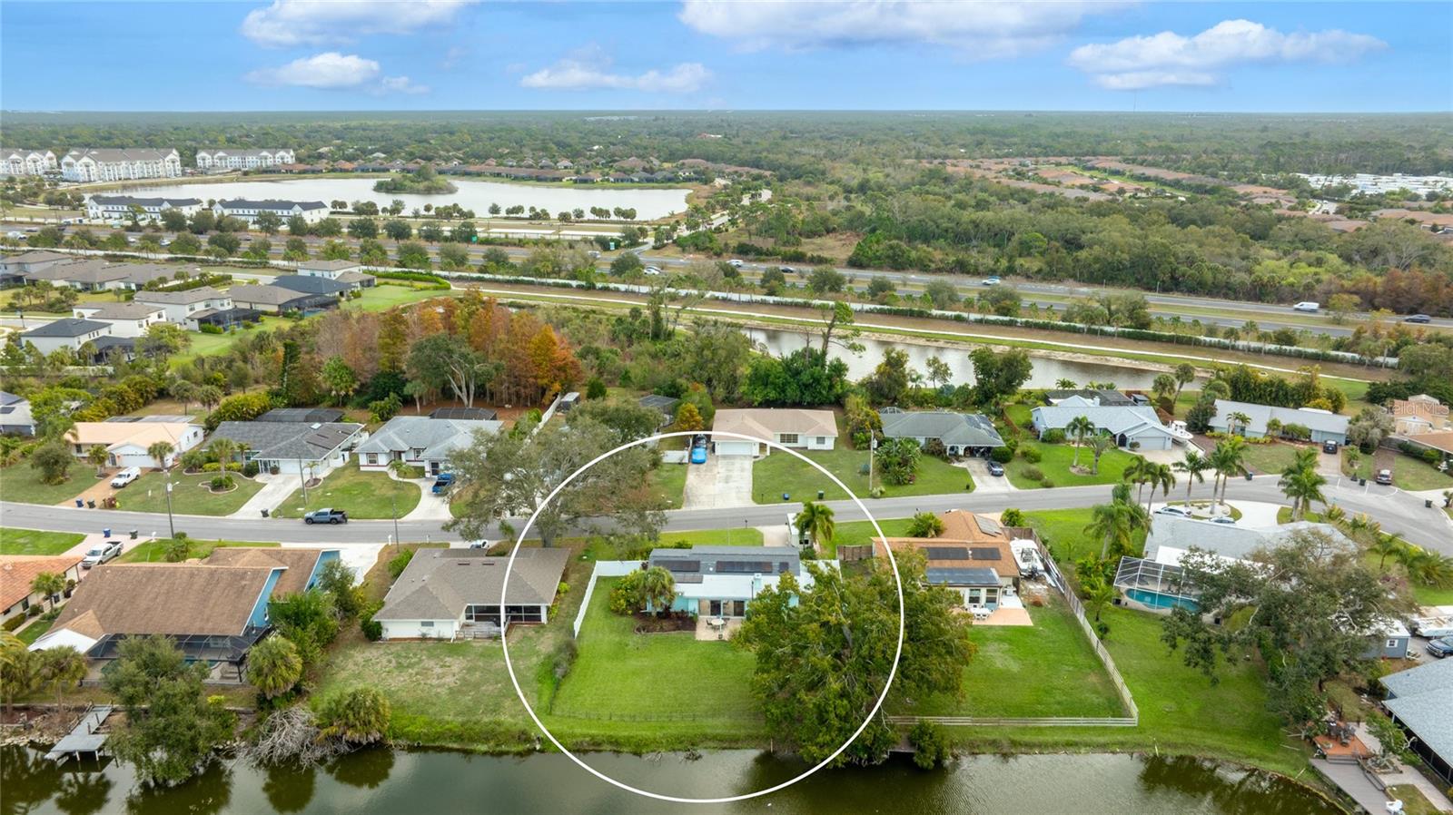 LAKE IN THE WOODS - Residential