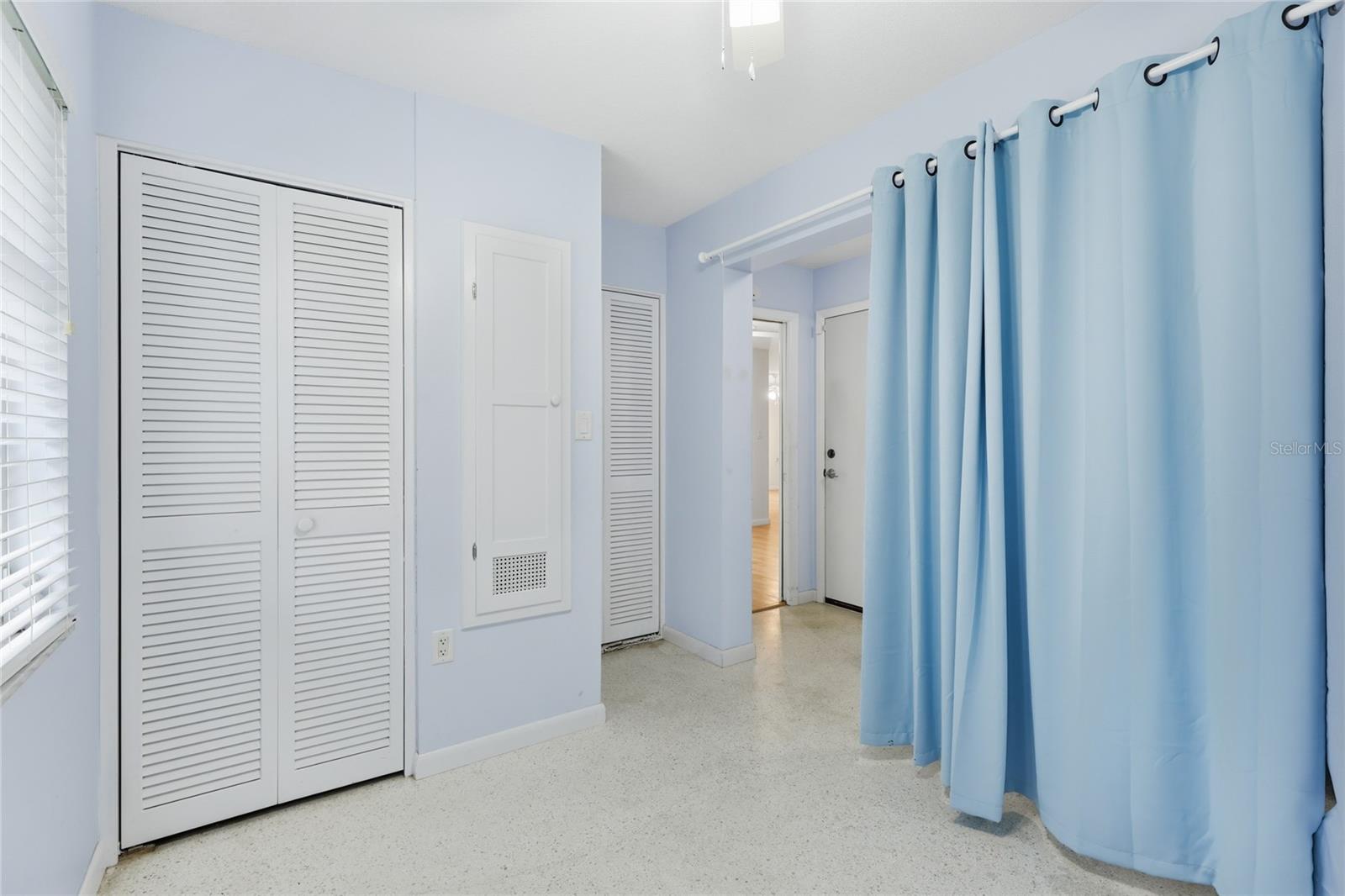 LAKE IN THE WOODS - Residential