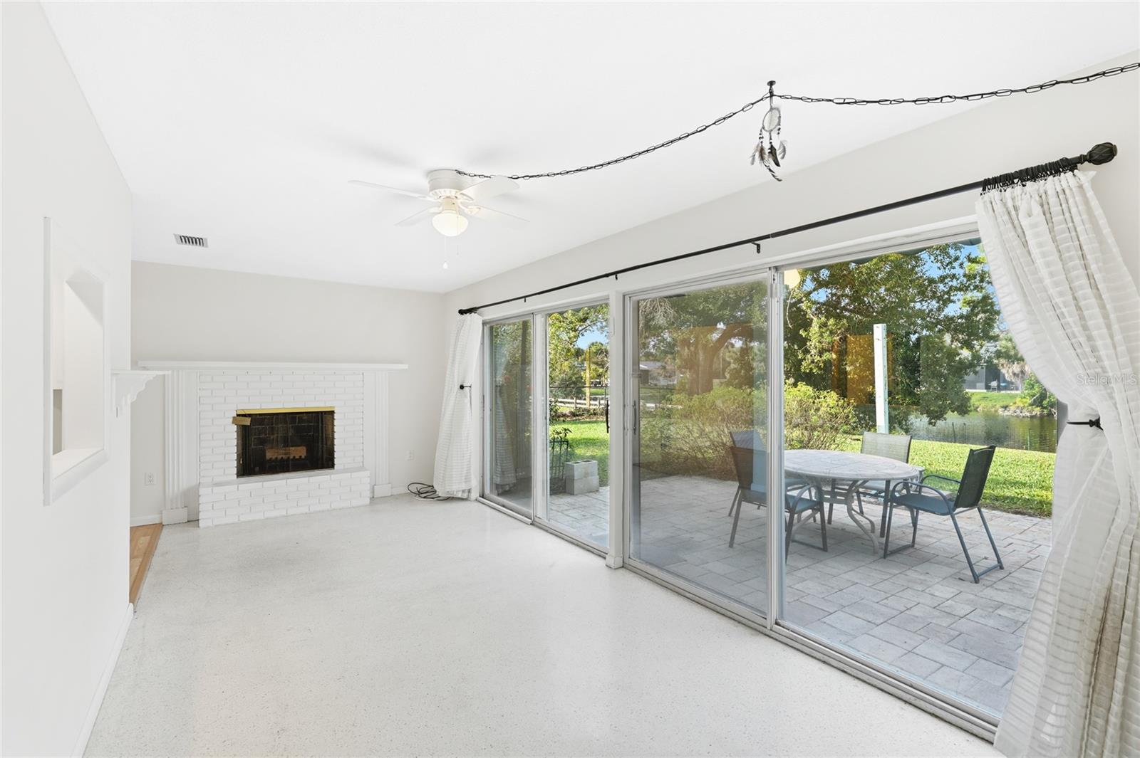 LAKE IN THE WOODS - Residential