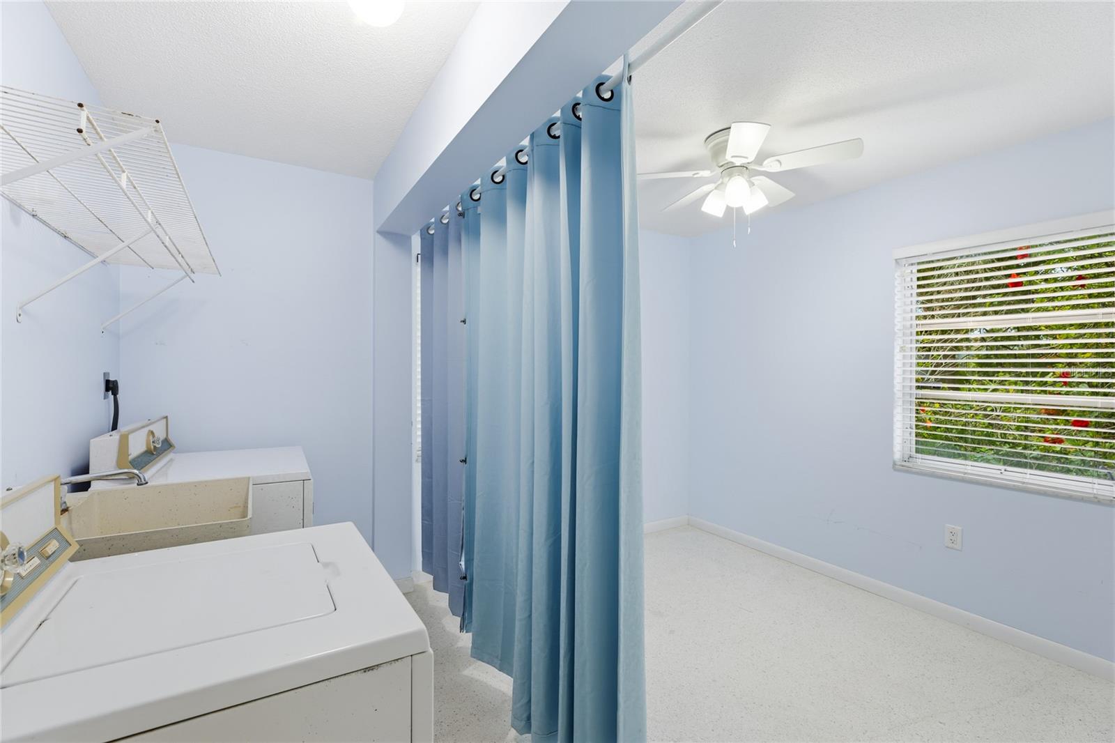 LAKE IN THE WOODS - Residential