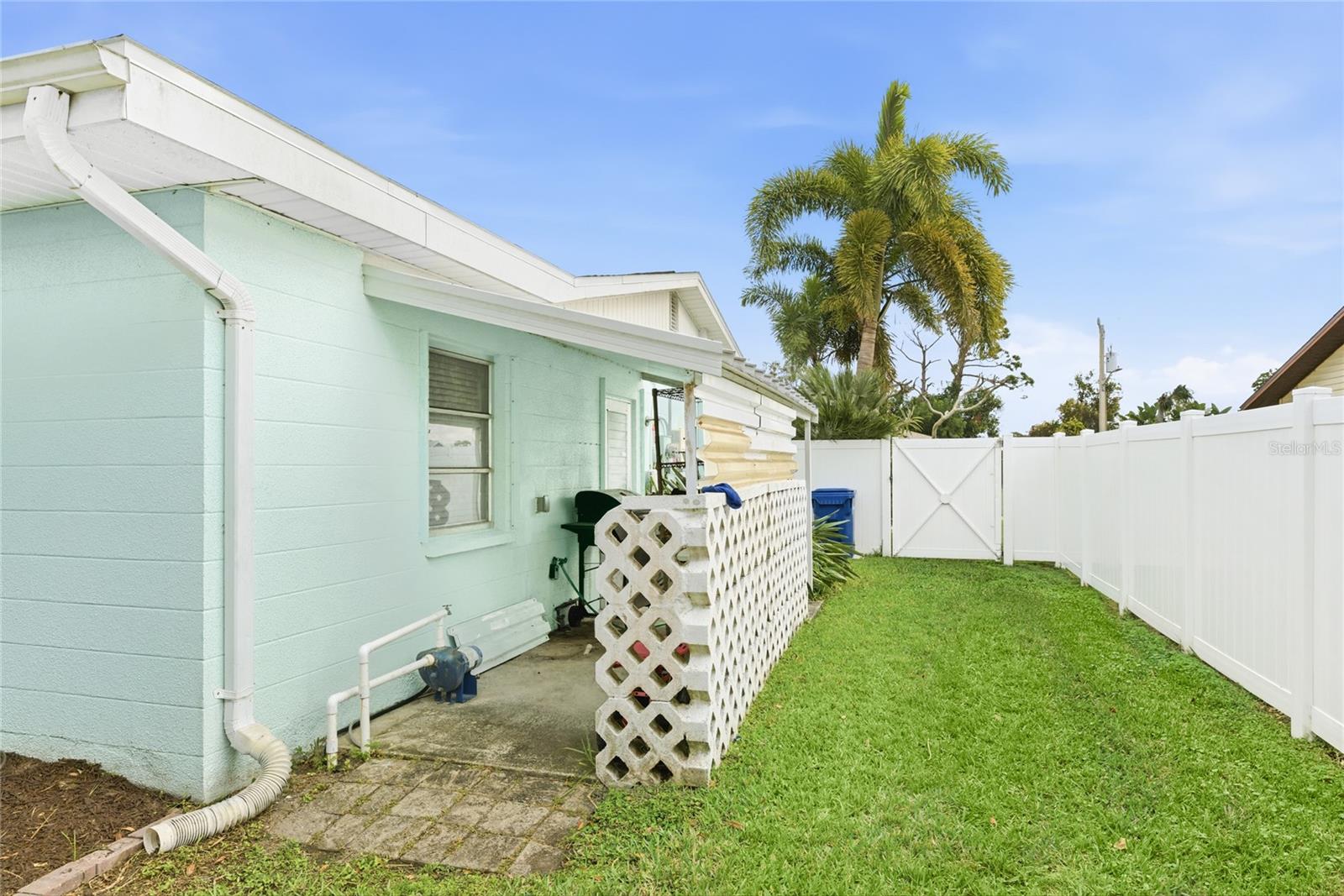 LAKE IN THE WOODS - Residential