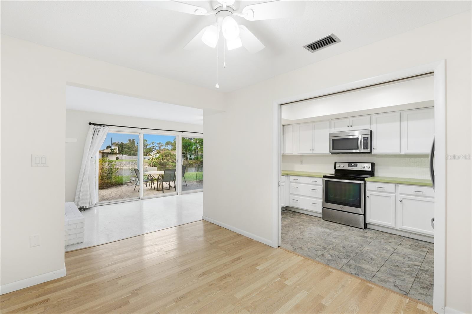 LAKE IN THE WOODS - Residential