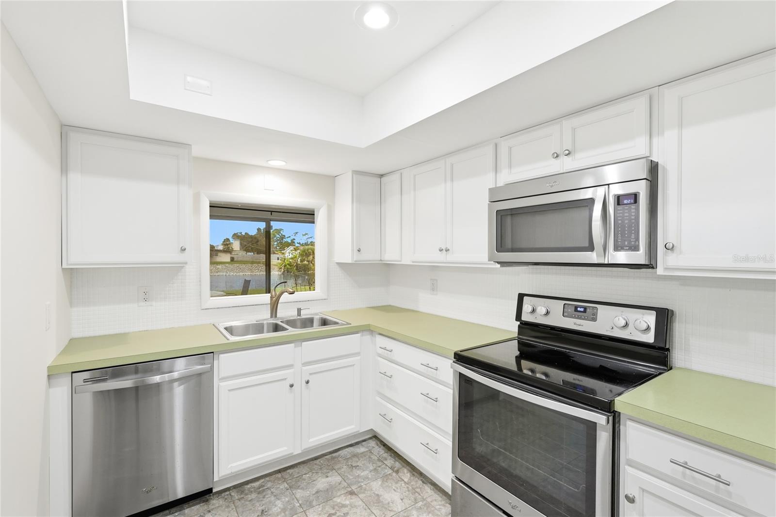 LAKE IN THE WOODS - Residential