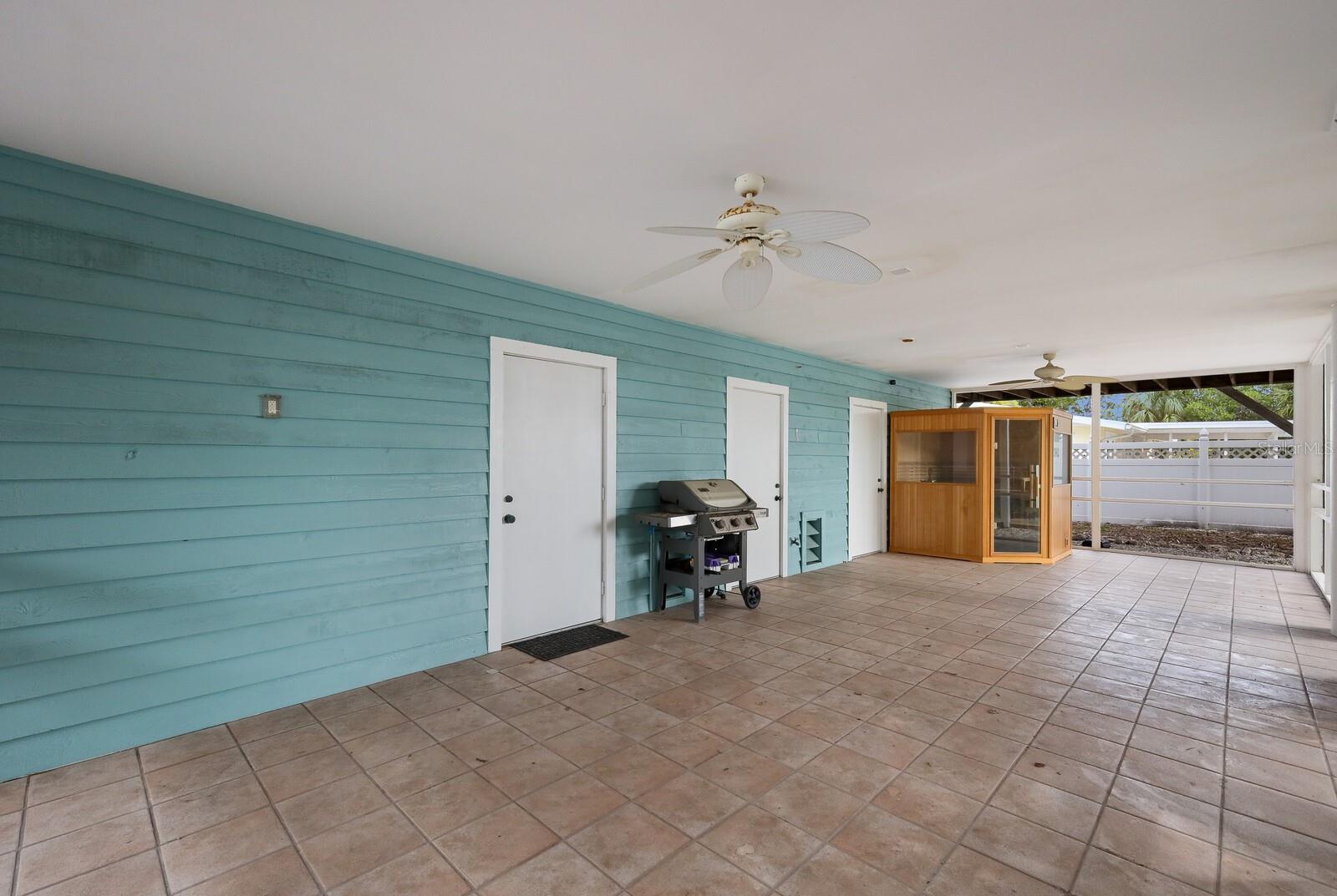 LUANA ISLES 1ST ADD - Residential