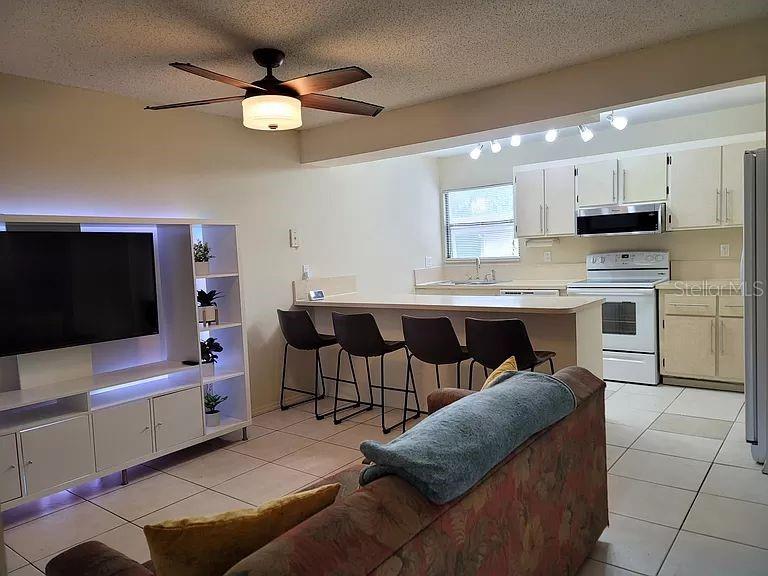 2811 SW ARCHER ROAD V176