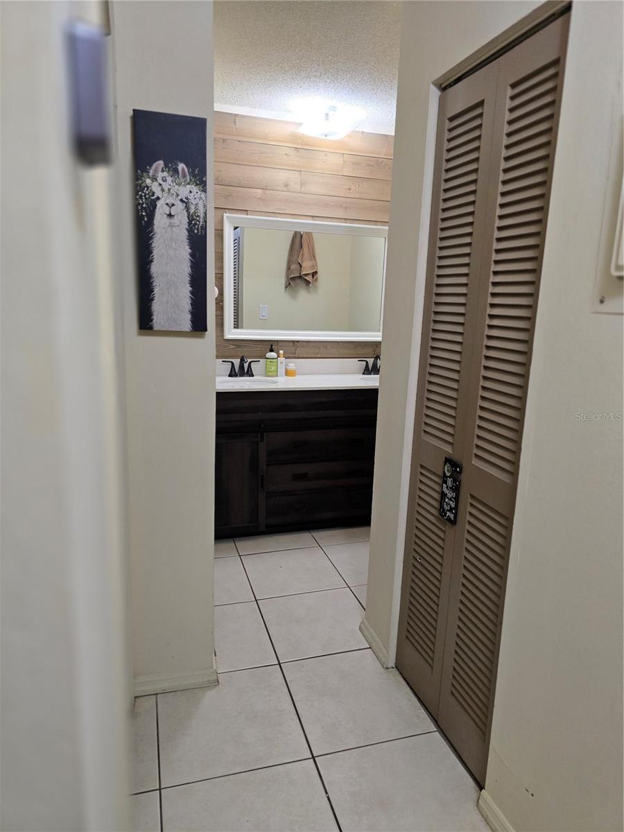 2811 SW ARCHER ROAD V176