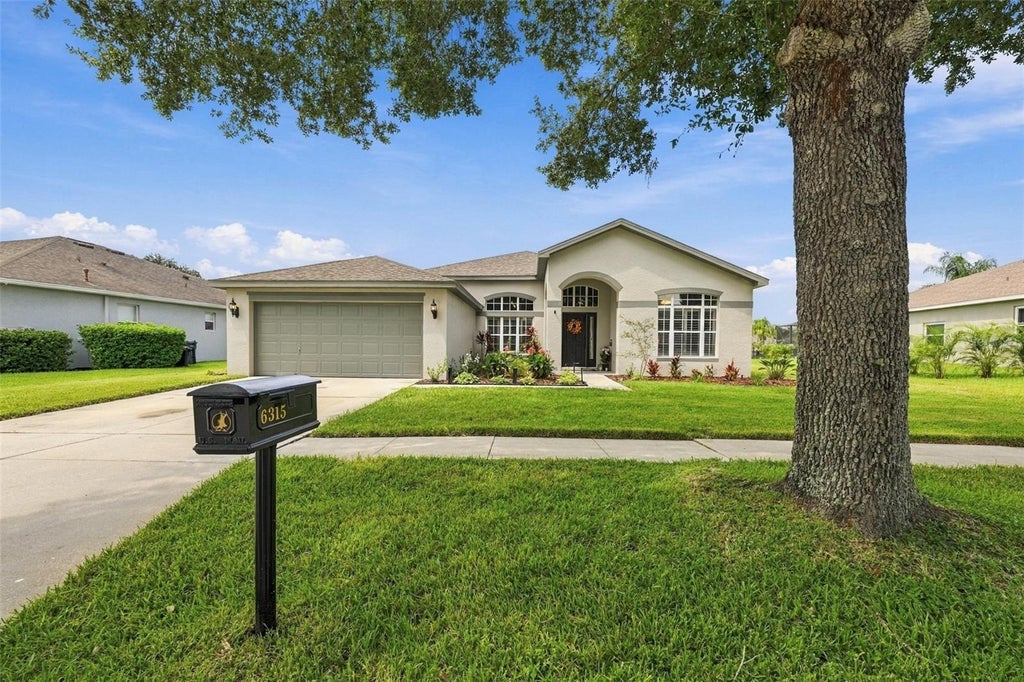 Photo of 6315 Bridgevista Drive, Lithia, FL 33547 (MLS # TB8550642)