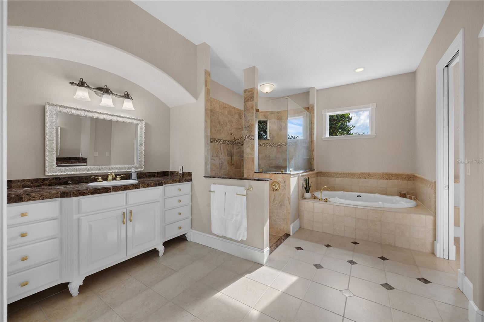 SUNSET BAY - Residential