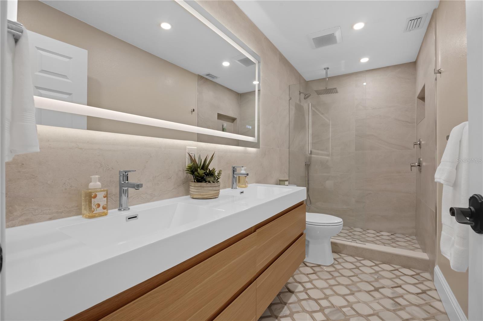 SUNSET BAY - Residential