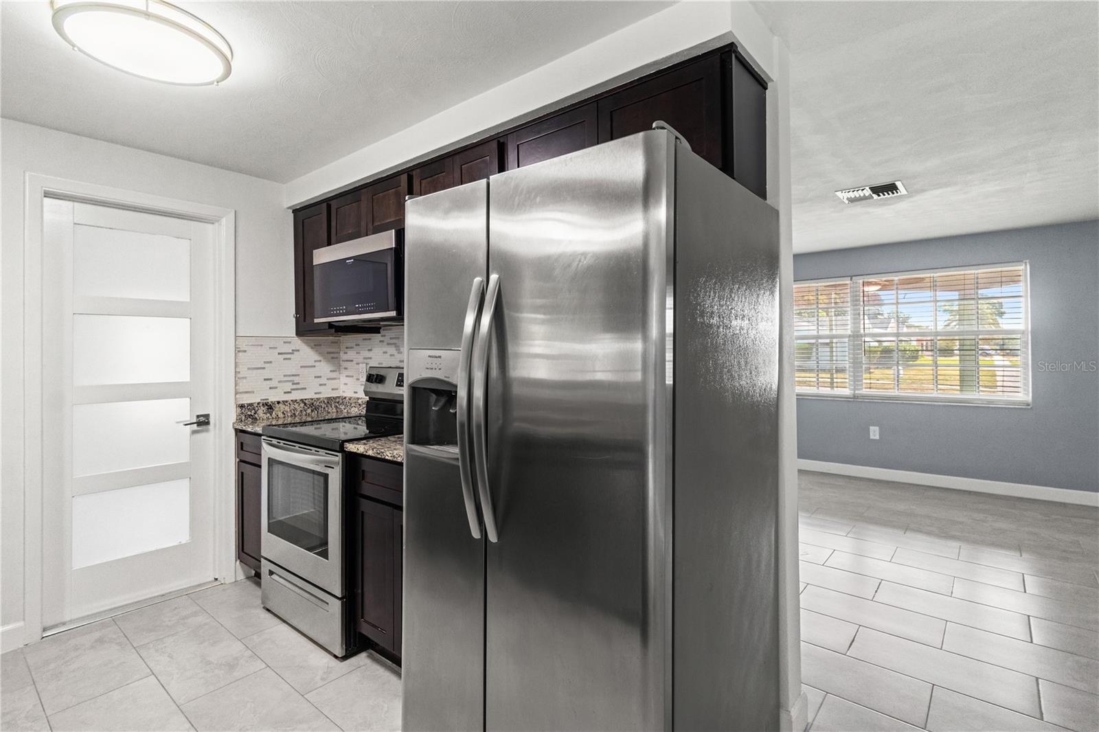 COLONIAL HILLS - Residential