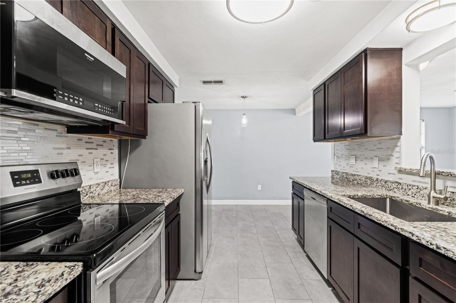 COLONIAL HILLS - Residential