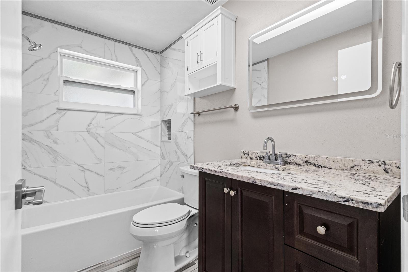 COLONIAL HILLS - Residential