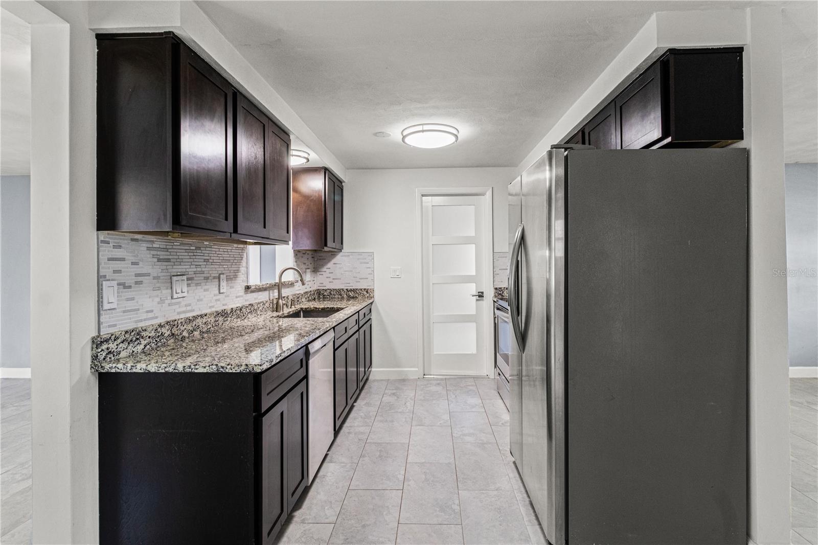 COLONIAL HILLS - Residential