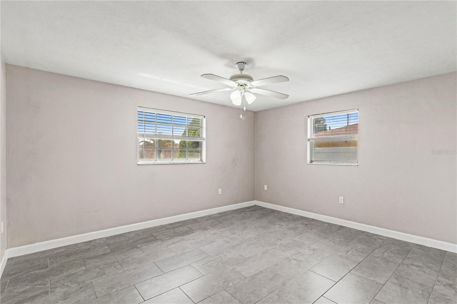COLONIAL HILLS - Residential