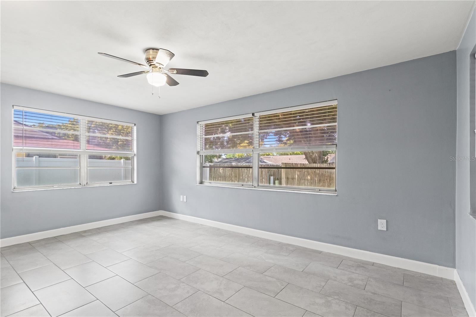 COLONIAL HILLS - Residential