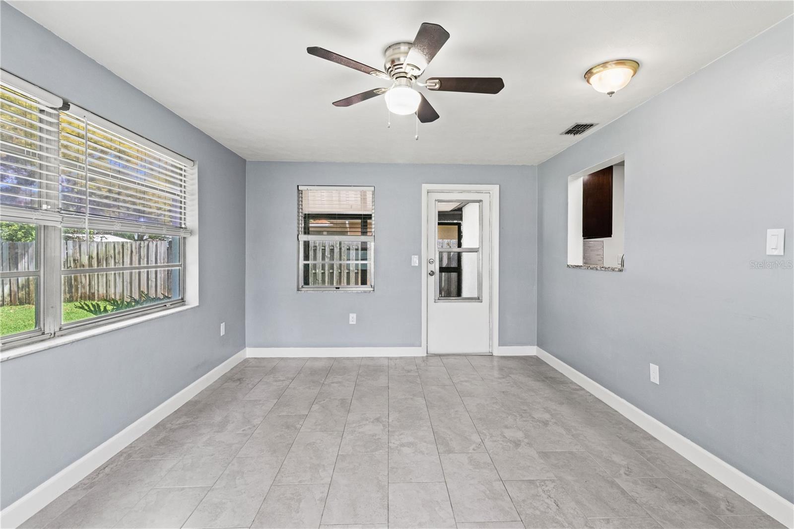 COLONIAL HILLS - Residential