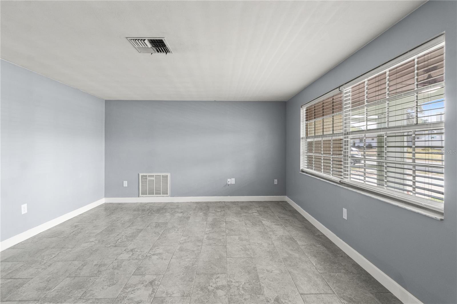 COLONIAL HILLS - Residential