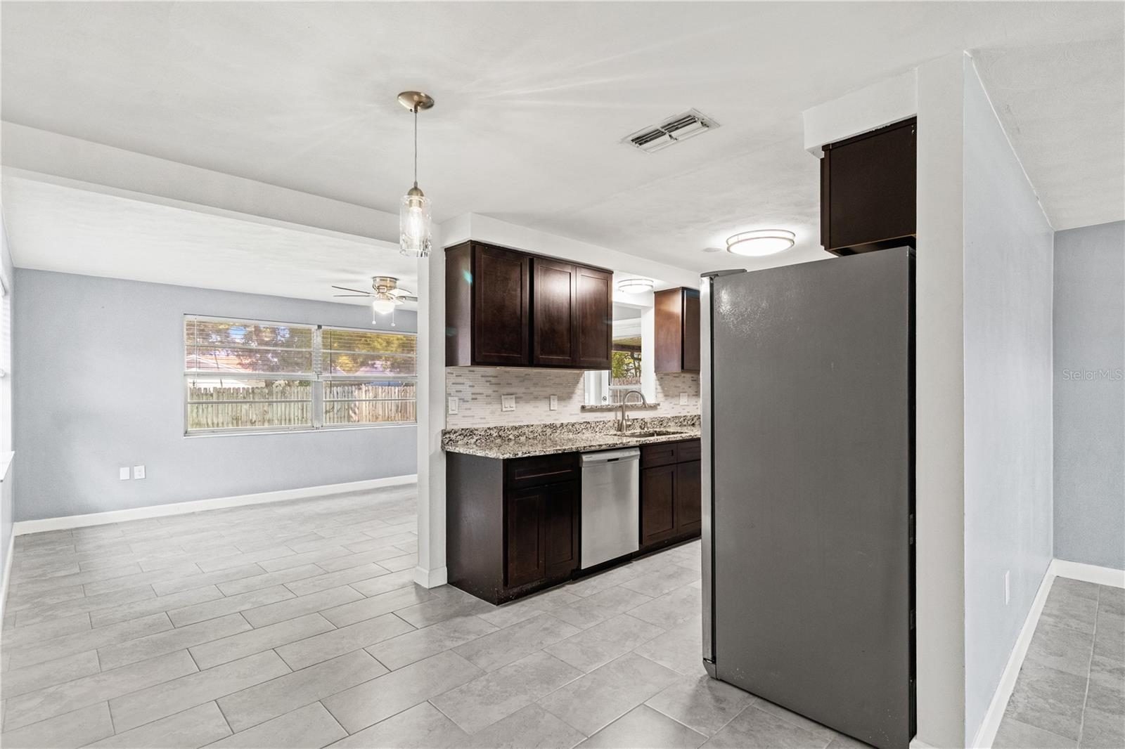 COLONIAL HILLS - Residential