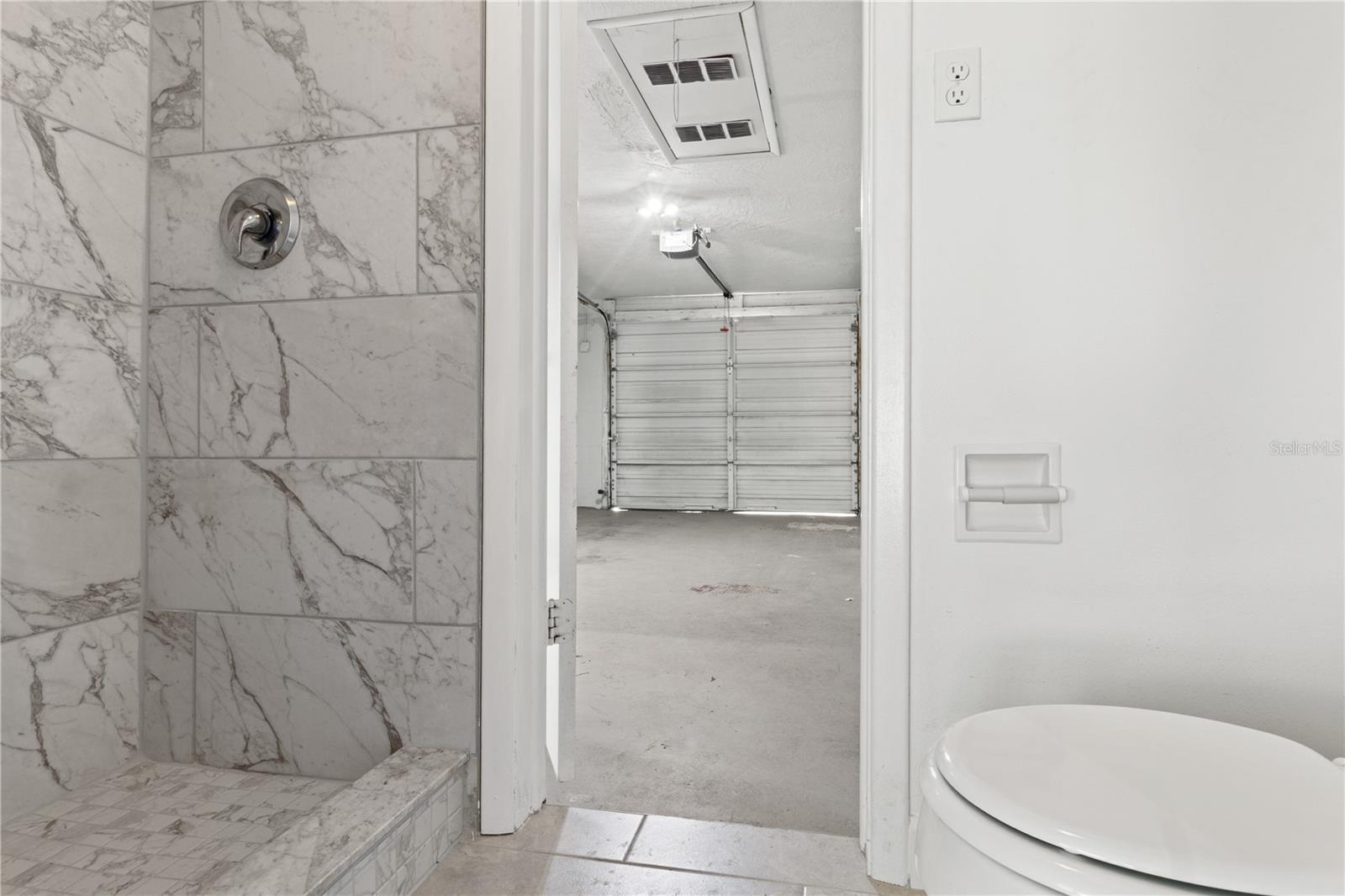 COLONIAL HILLS - Residential