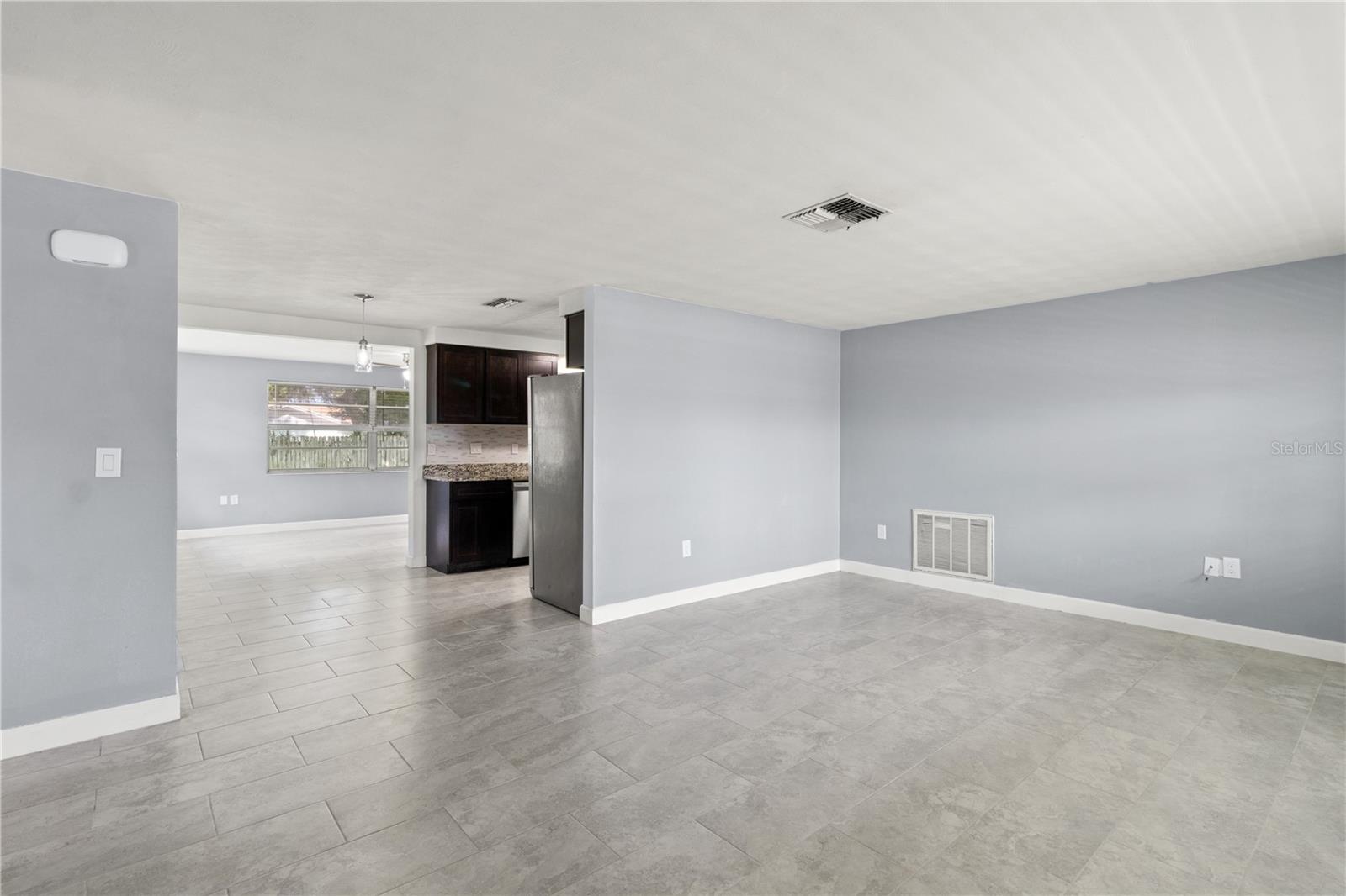 COLONIAL HILLS - Residential