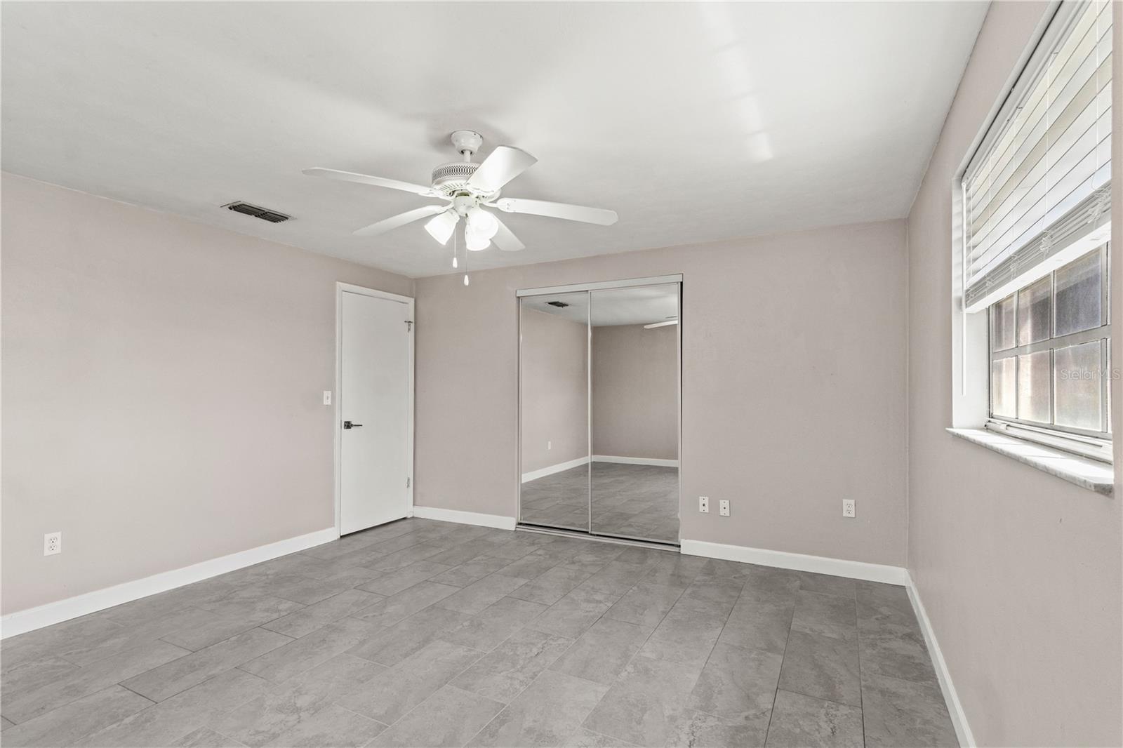 COLONIAL HILLS - Residential