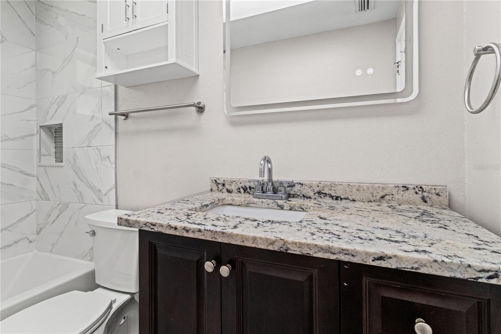 COLONIAL HILLS - Residential