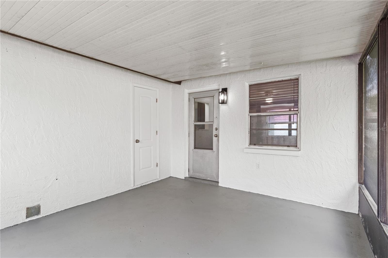 COLONIAL HILLS - Residential