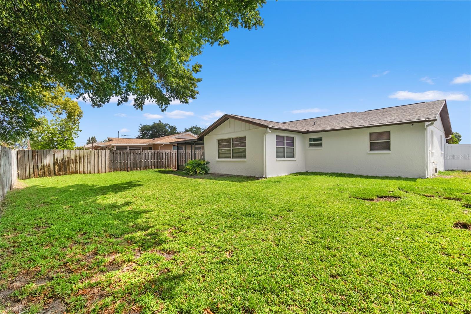 COLONIAL HILLS - Residential