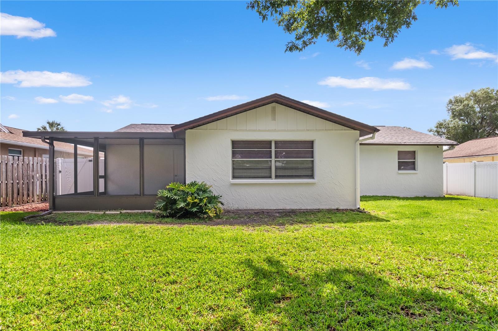 COLONIAL HILLS - Residential