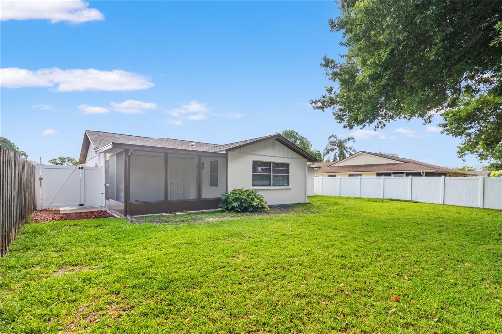 COLONIAL HILLS - Residential