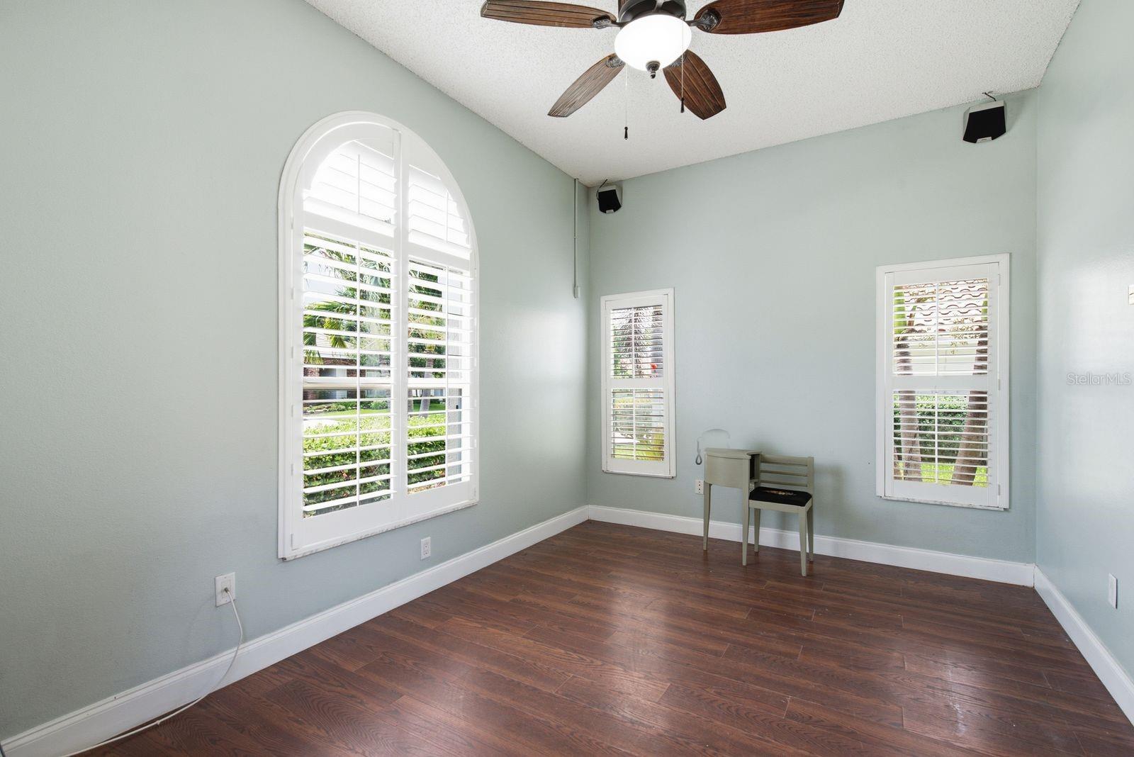 141 OLD OAK CIRCLE