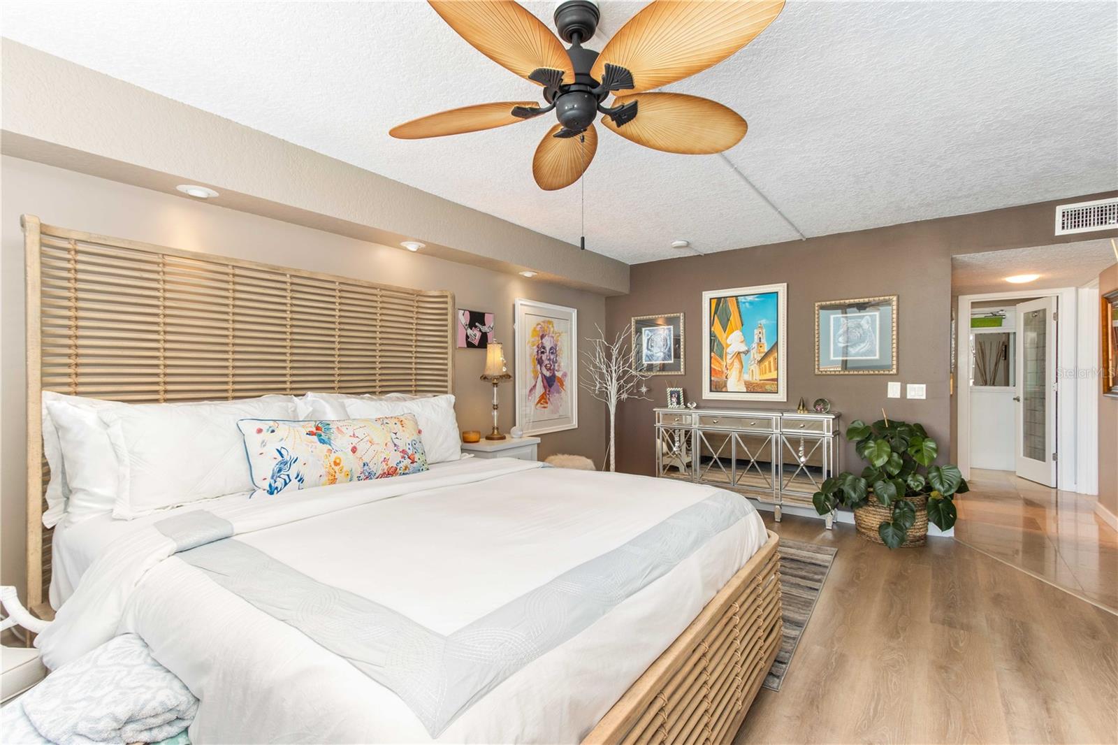 736 ISLAND WAY CONDO - Residential