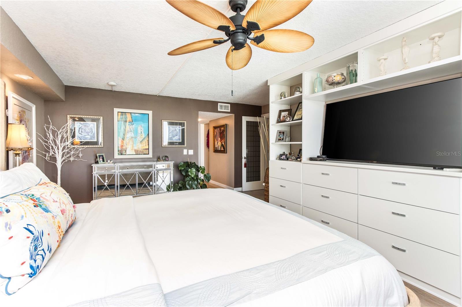 736 ISLAND WAY CONDO - Residential